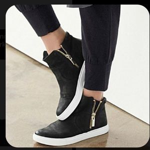 Kenneth Cole Kiera Zip Sneaker